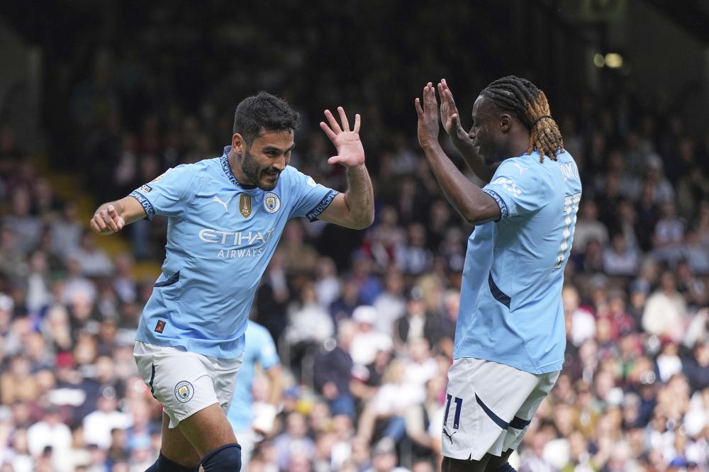 阿贾克斯客场4-2逆转卡拉巴克，收获本赛季欧冠首胜